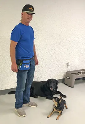 https://eyesonyourdog.com/wp-content/uploads/2023/04/Dwayne-Newton-CertifiedDog-Trainer.webp